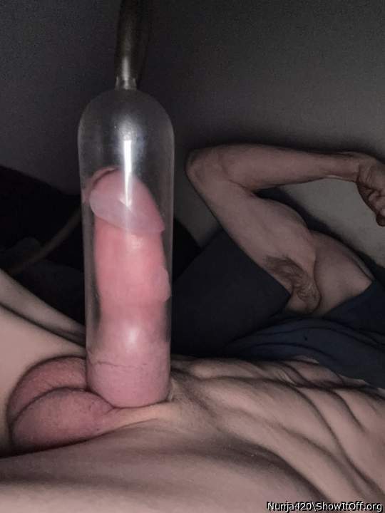 WOW pumping your cock *and* your muscles  
