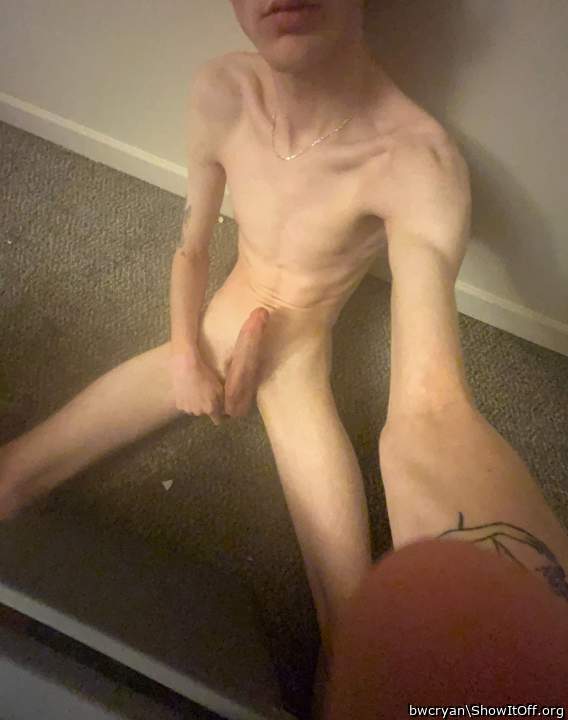 Skinny college boy who loves to cum