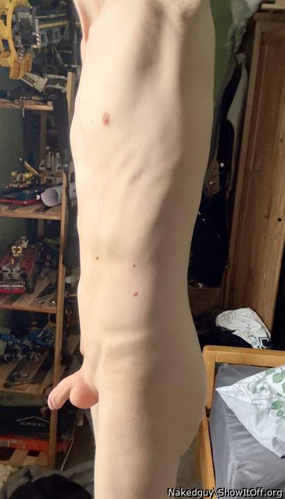 Photo of a middle leg from Nakedguy