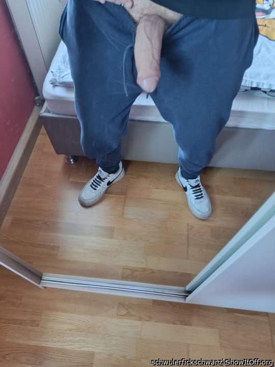 Photo of a stiffie from schwulerfickschwanz