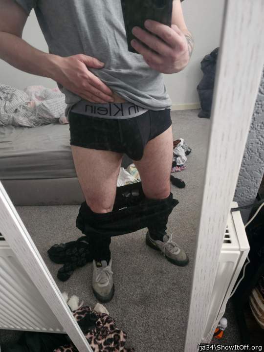 Very sexy bulge!!