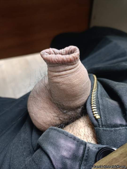 Damn, such a beautiful foreskin      How Id love to wrap my