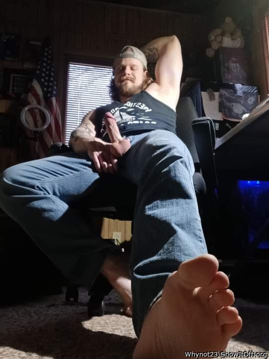 Sexy Feet. Totally LOVE seeing the American Flag. Cheers.