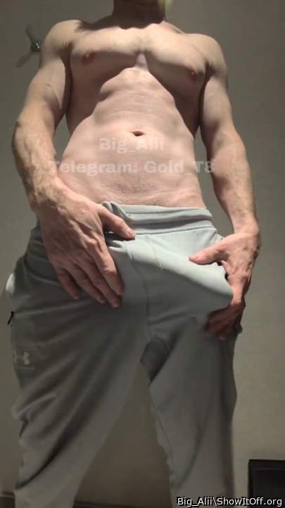 My dick is so horny, I need someone to relieve it🔥