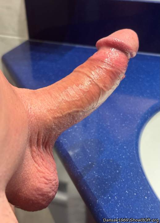   Nice cock! please add me for your friend, thank you.