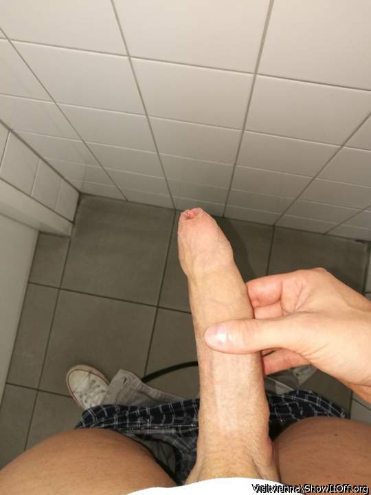 I can suck him all day long! gorgeous, nice foreskin 