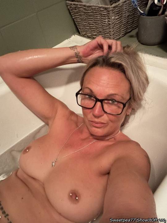 Gorgeous in the tub