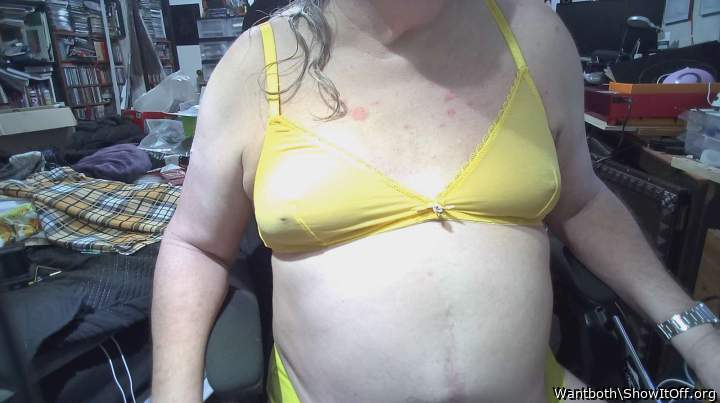 Love your sexy bra, amazing color, I love wearing yellow too