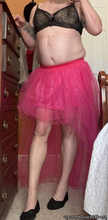You looks amazing in your skirt,love your sexy bra