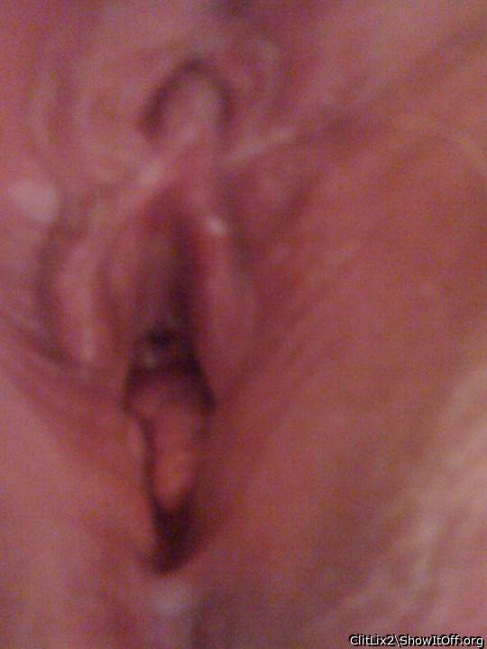 This is my wifes warm, wet cunt when she is fully aroused. 