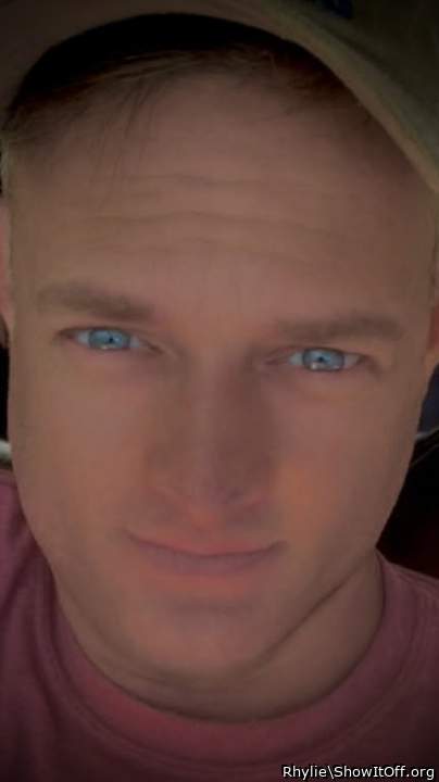 Fucking cutie! Those eyes! FUUUUCK!