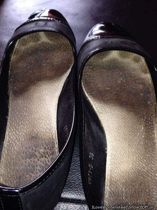 Photo of a short leg from ILoveWomensFeet