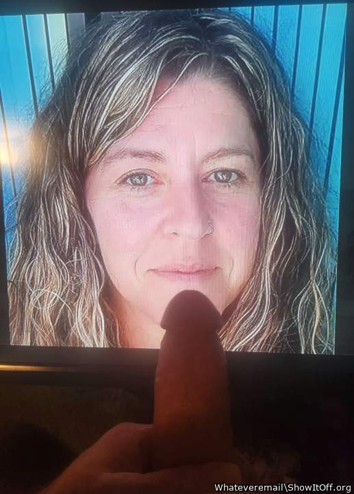 I want to eat her pussy and taste inside it. Then fuck and cum inside her.