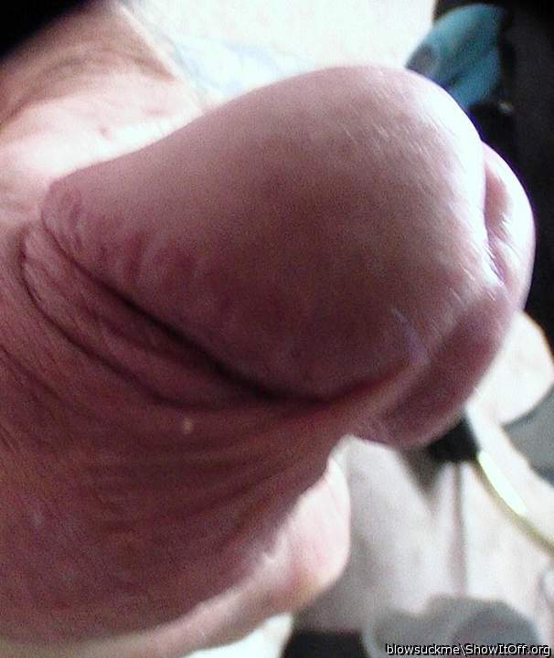 Would love to suck that head.