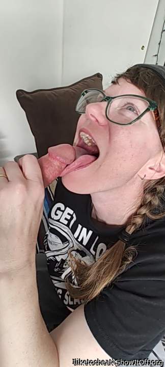 Photo of a third leg from Iliketocheat
