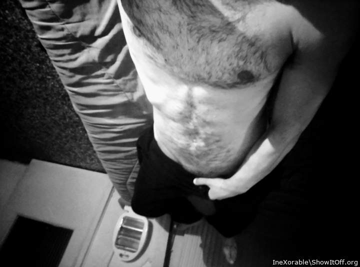 My sexy body!(Black/white pic)