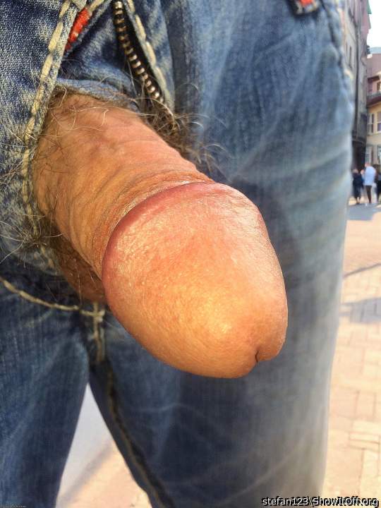 Love an outdoor flash of your magnificent cock 🔥