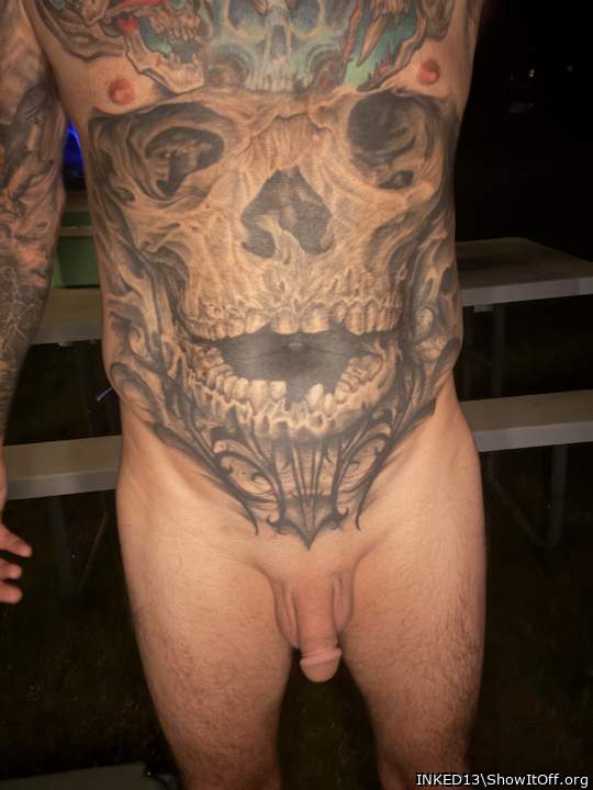 belo corpo tatuado.  Parab�ns.