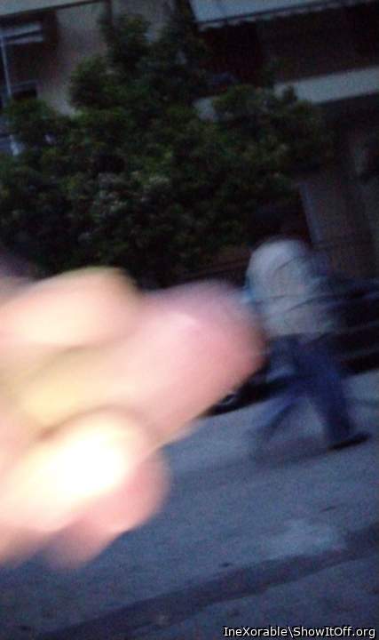 She was scared when she see me to masturbating on the street