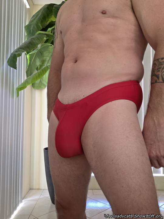 What a thick/big juicy cock!!!