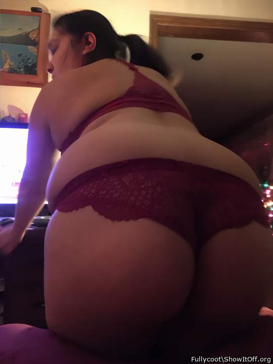 Love that big fat butt and you look like the kind of girl th