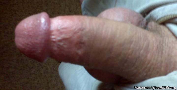 Fucking perfect cock. Would love to get it balls deep in my 