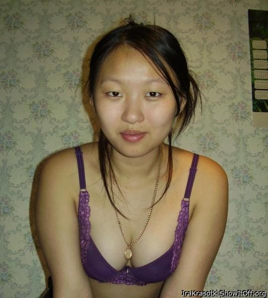 Sexy smile! Love to feel ur body!