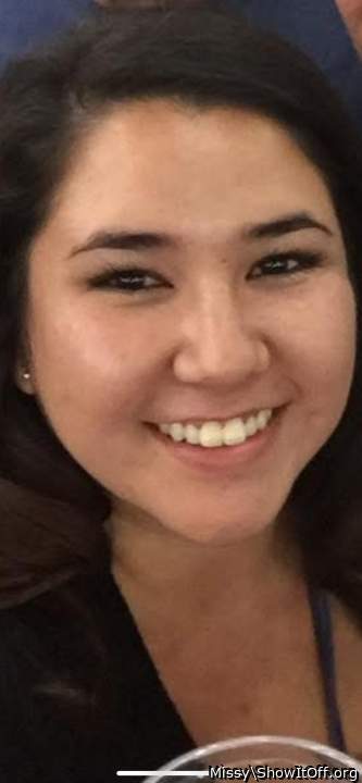 Pretty lady😘 Beautiful smile 