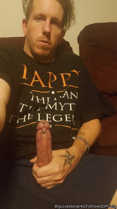 I like your piercing it looks so hot on your thick big dick 