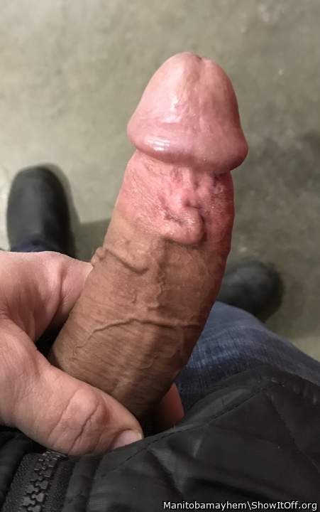 Love this dick those veins and it's so hard