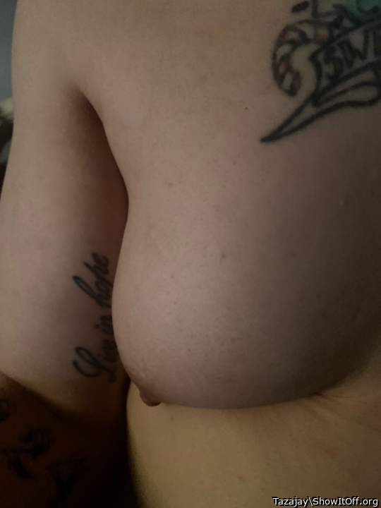 Love to suck on that nipple! Cute tattoos!