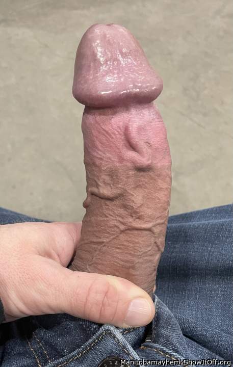 I'd love to suck a load from your hot thick cock 