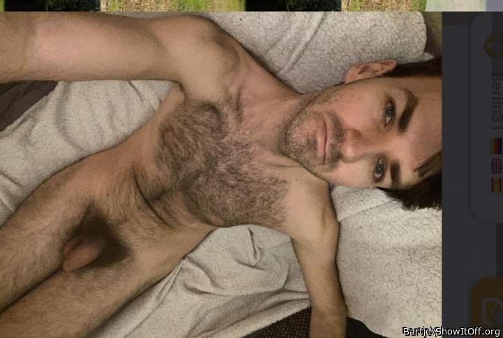 Bautiful hairy pubis, chest and legs, i love that!   