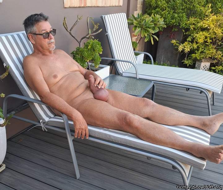 Ric flashing cock