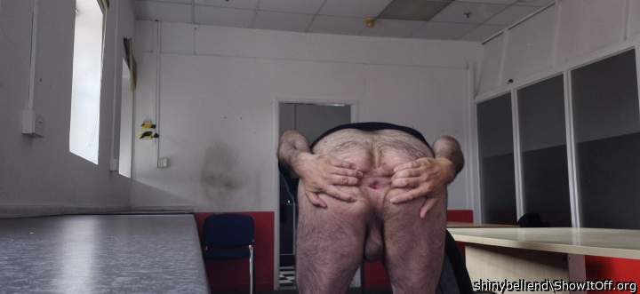Quick Flash Of My Arse Hole In The Empty Waiting Room