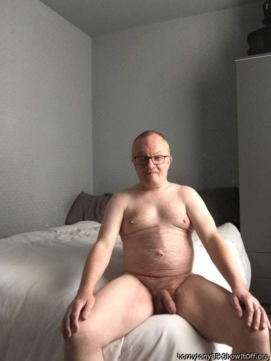 I love to flash my naked body on here