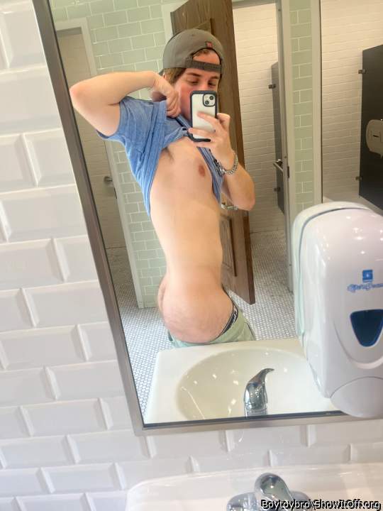 Damn! So fucking sexy!!