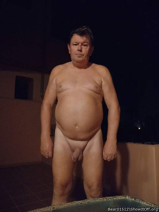 IF YOU SEE ME, SEND ME HORNY COMMENTS ON BEAR01512@GMAIL.COM
