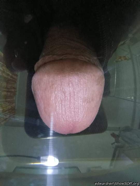 Very nice pic and very nice head of the cock.. 