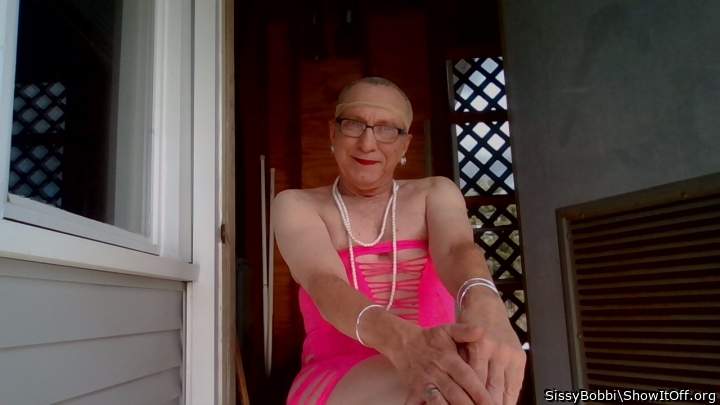 Photo of a middle leg from SissyBobbi