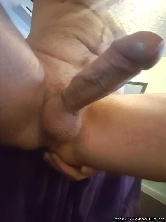 Very nice thick cock you got there mmmm   