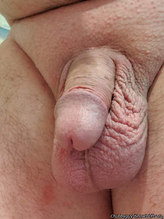Hi, great photo. I would love to lick and suck your cock and