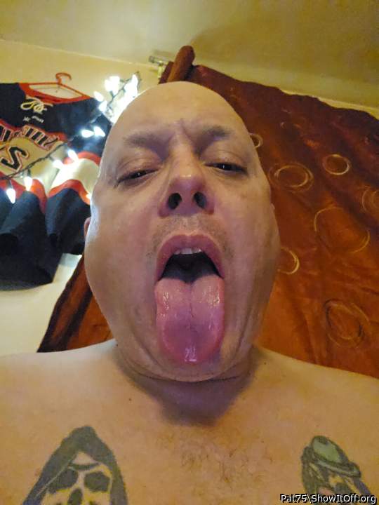 I need eat cum one big load please full my tongue !!