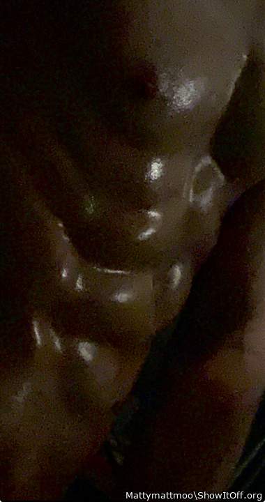 I want to feel those oiled muscles soooooo bad 