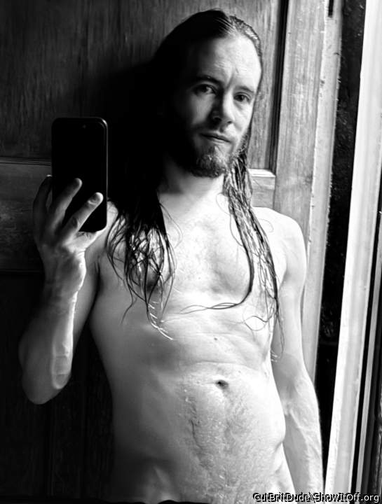Very sexy man nice fit body and gorgeous cock. Thank you.  &