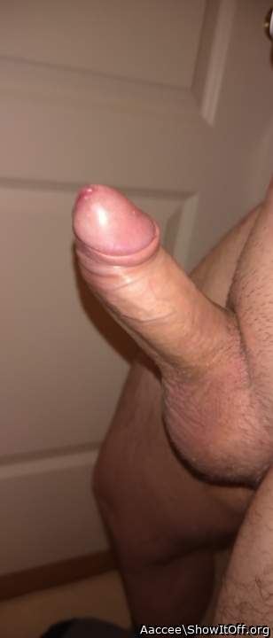 Very hot thick cock, would love to worship, suck a load out 