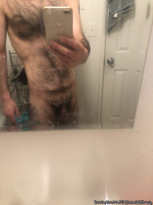 What a beautiful hairy body with a cock that would be fund t