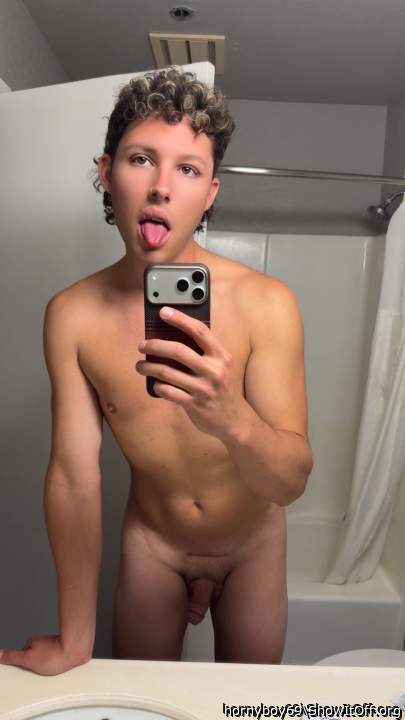 You look absolutely Stunning Naked in front of your camera