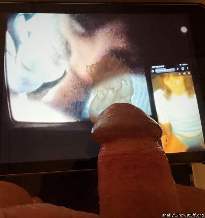 She can suck n deepthoat  big cocks