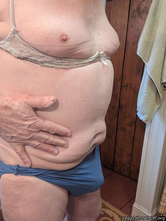 side on view,,, is just as sexy as before

love your bulge